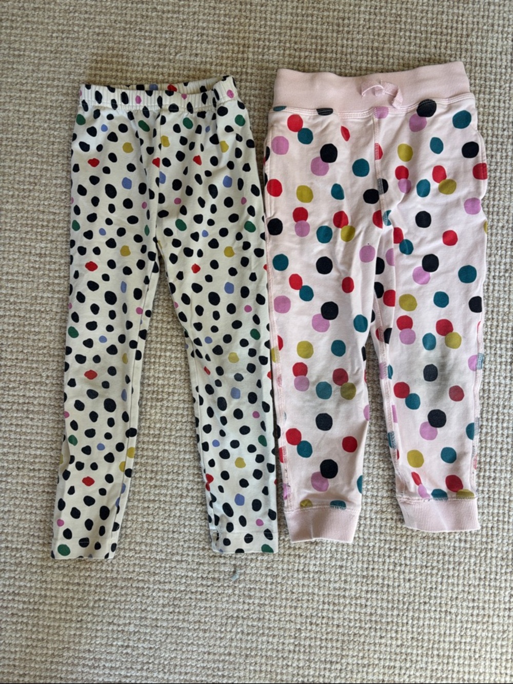 Pair of Hanna Andersson White Leggings with Multicolor Polka Dots, size 5 110cm